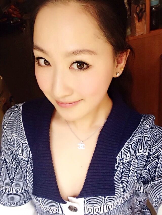 云南昆明性感美女求实力富豪 第1张
