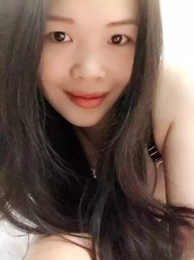 深圳皮肤白皙童颜巨乳女生 第1张