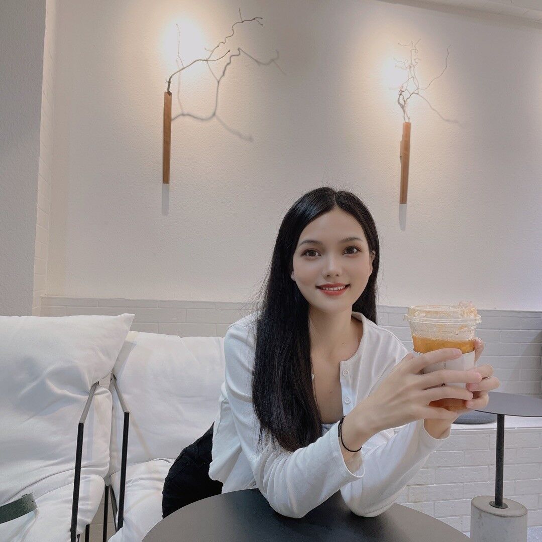 大学生美女找多金小哥哥带走 第1张