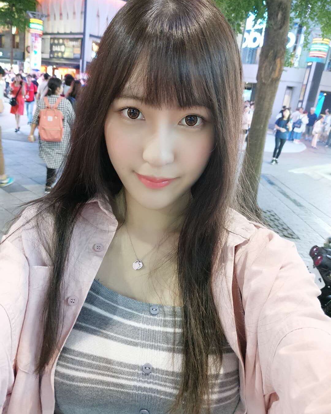漂亮温柔似水学生妹子求包，深圳的哥哥加我 第2张