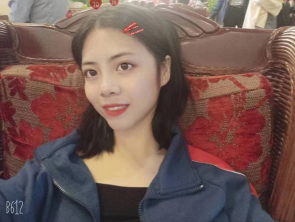 成都大二学生妹妹，19岁长相清纯乖巧懂事 第1张