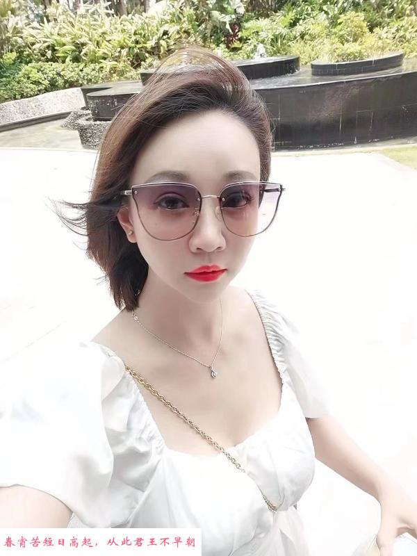 身材好服务多的短发妹 第1张