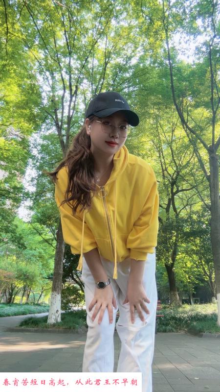 眼镜少妇 第1张