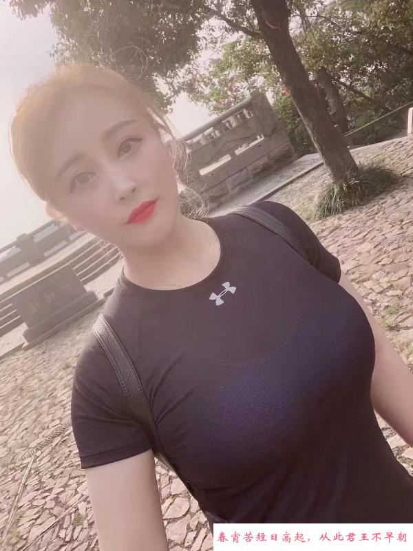 后入巨乳 第2张