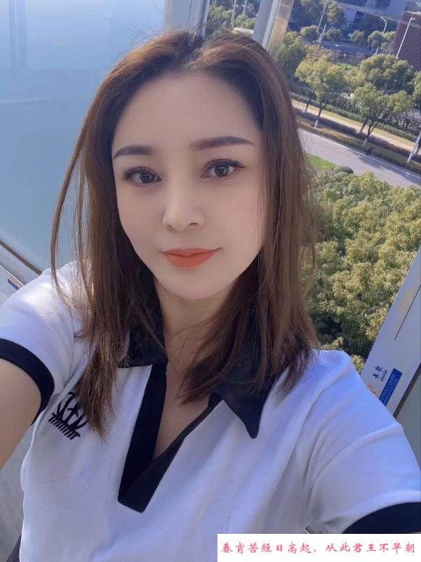 园区胸型美的少妇 第1张