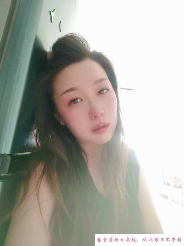 调情美少女 第1张