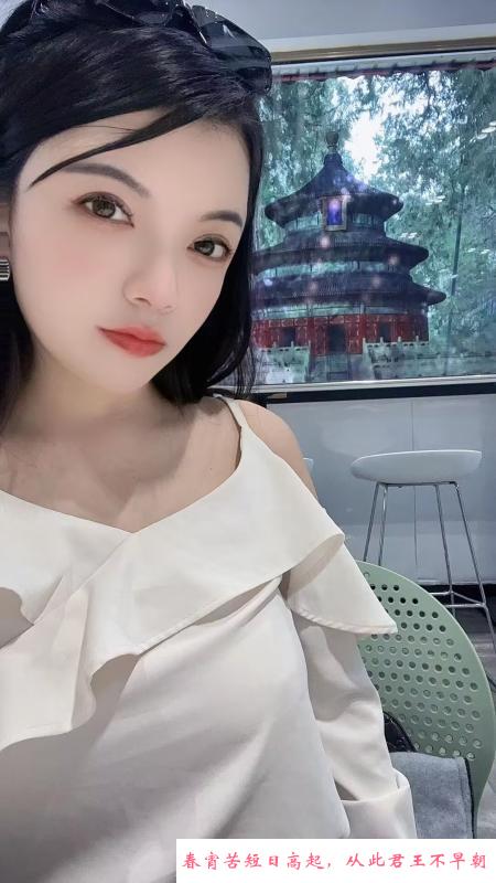 短发气质美女 第1张