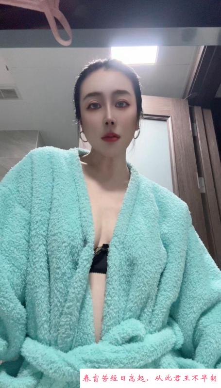 二刷妩媚性感御姐 第2张