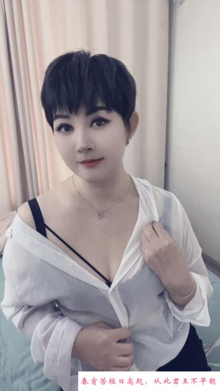 短发小姐姐 第1张