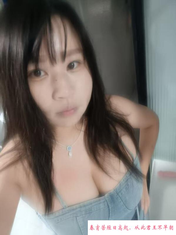常府街大奶细腿 第1张