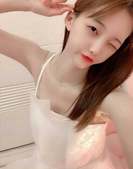 上海小美女奶锤粉肉丝大长腿。 第2张