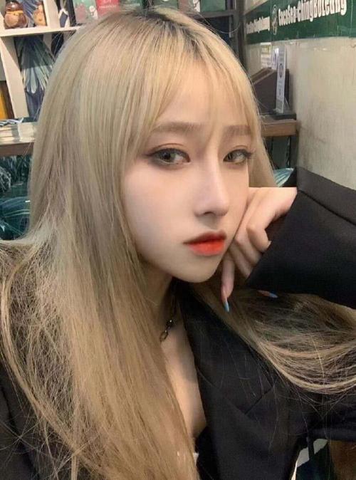 经纪人小美女奶锤逼毛少水多粉嫩身材极品 第2张