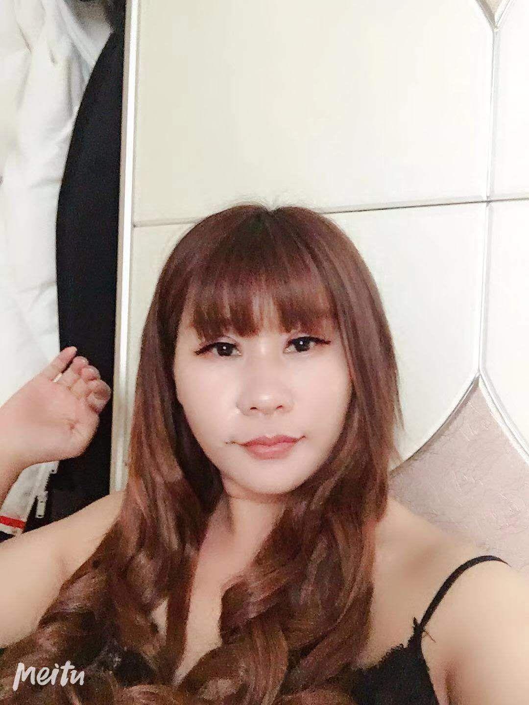 嘴角有点瑕疵的小少妇 第1张