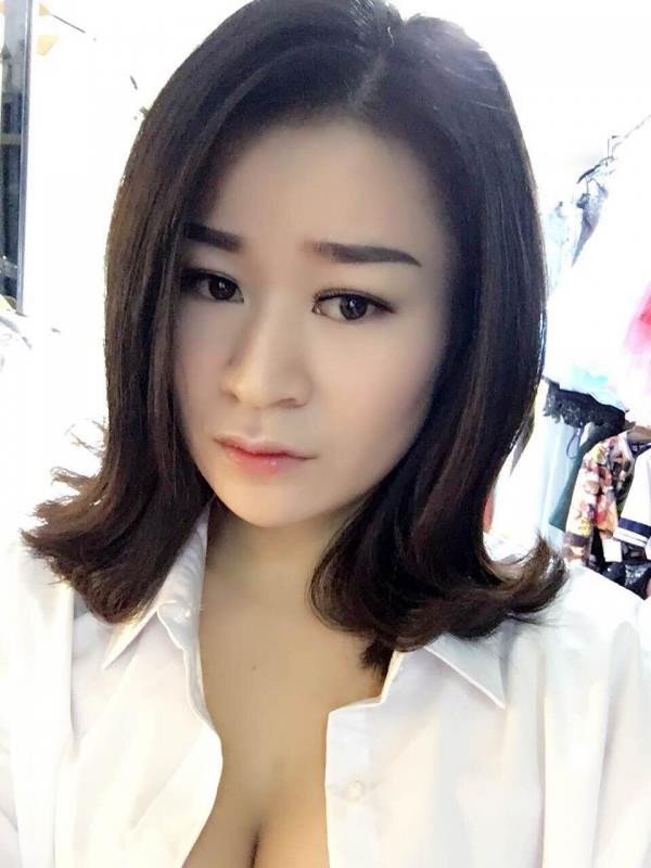 诗韵肤白D+奶颜值高值得一试，波大水多够骚没话说 第1张