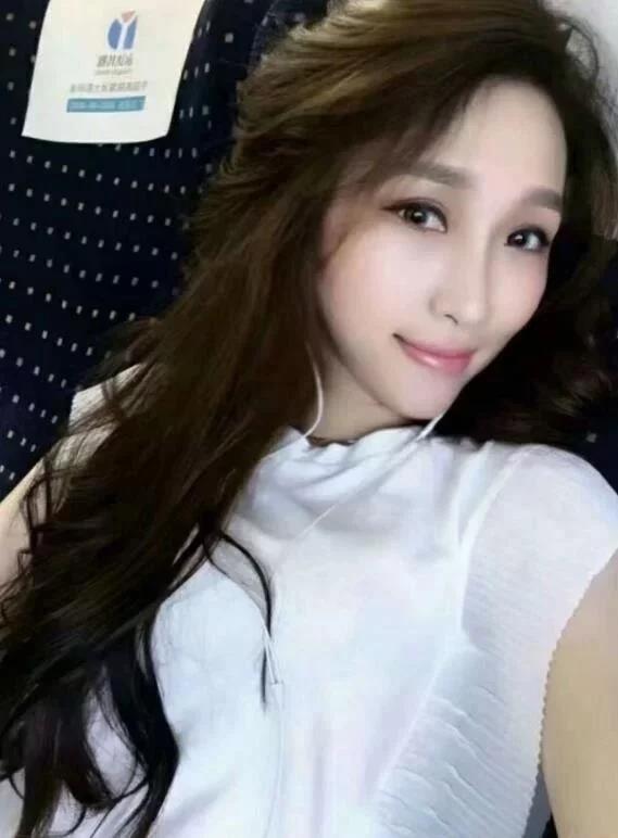 身材火辣妹妹，花样多多玩的开 第1张