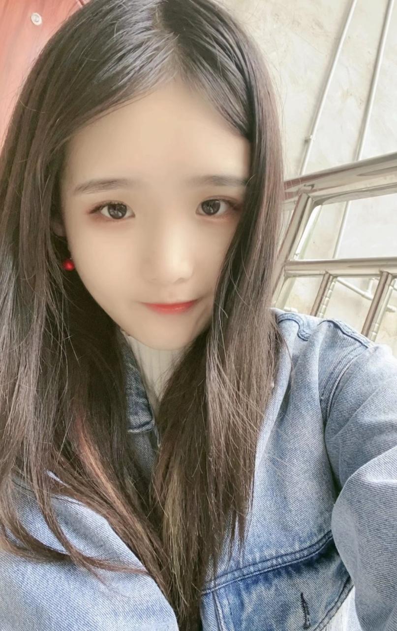 2020年12月30小性感有点甜美的敏儿 第2张