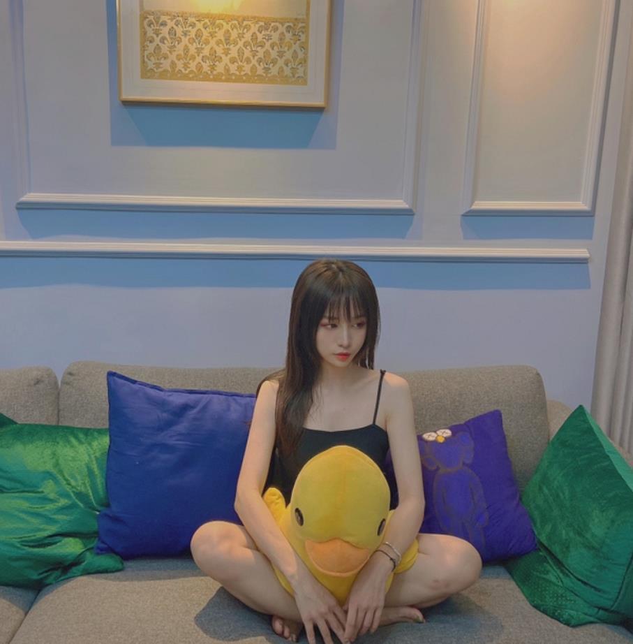 19岁可人温柔小女神（屁股翘） 第3张