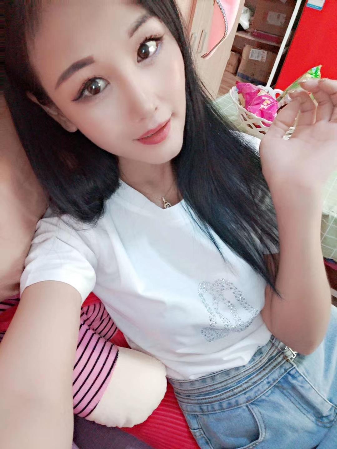 风骚得劲的女人 第2张