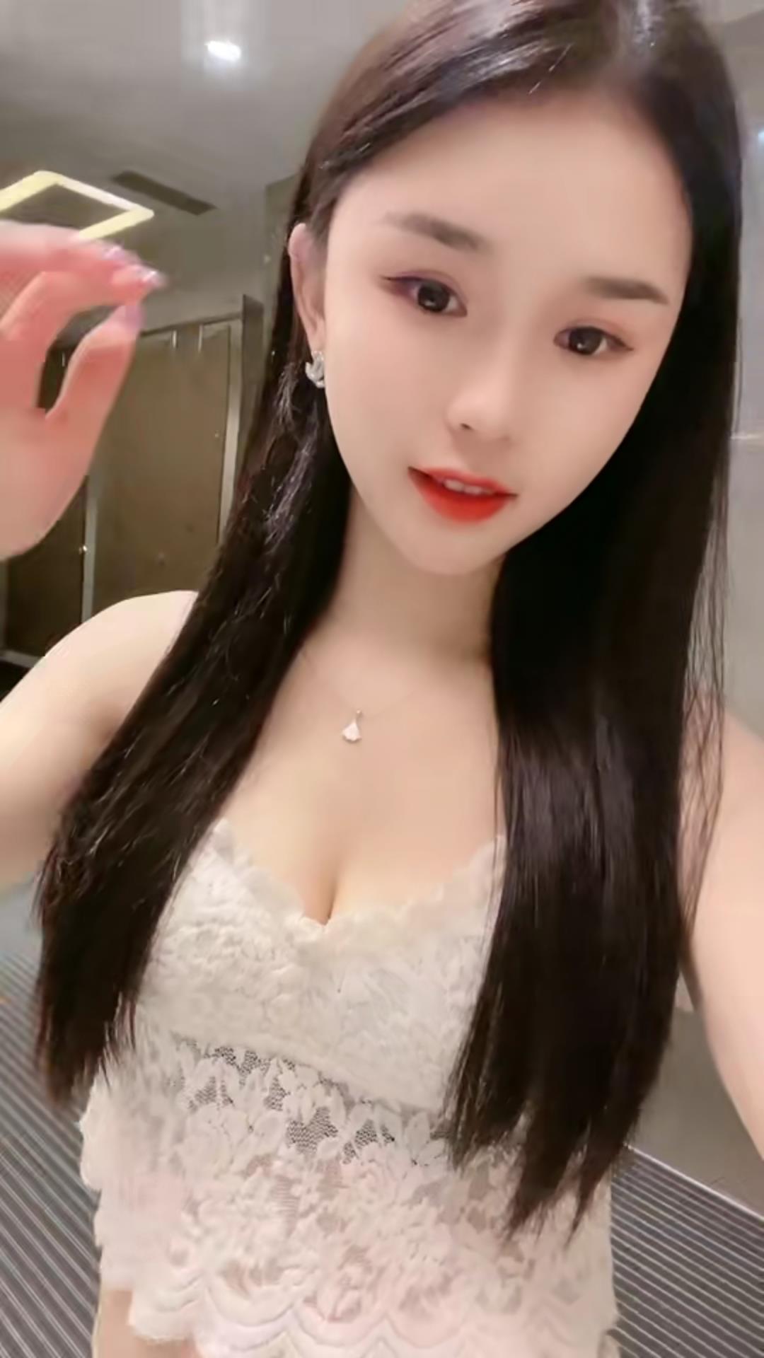 兼职嫩模小姐姐胸.大.水.多.服务棒 第1张