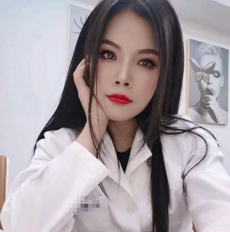 深喉很爽的小妹妹 第1张