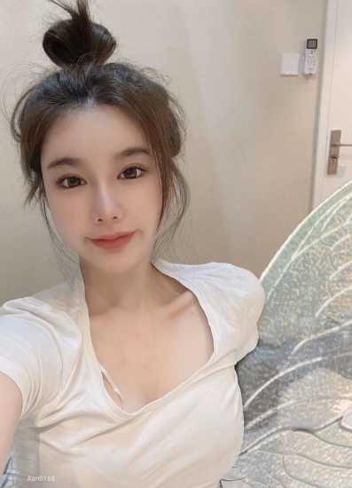刚到北京不久的年轻妹子，让我体验了一次。紧穴，粉奶头，慢可没那么新鲜了。 第2张
