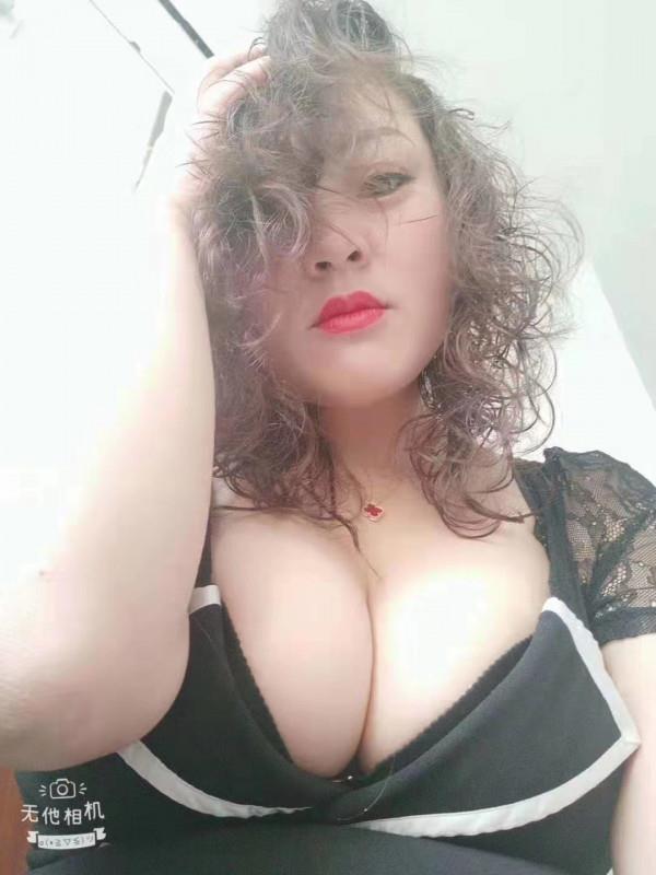 罗湖大波少妇 第1张