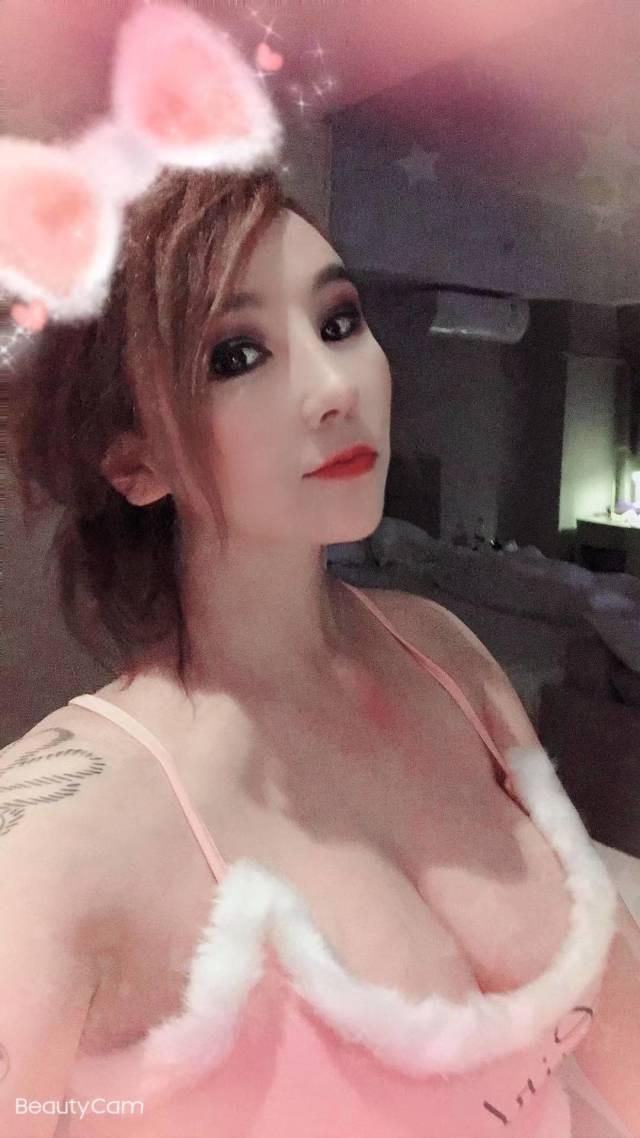 花臂大奶骚女 第4张