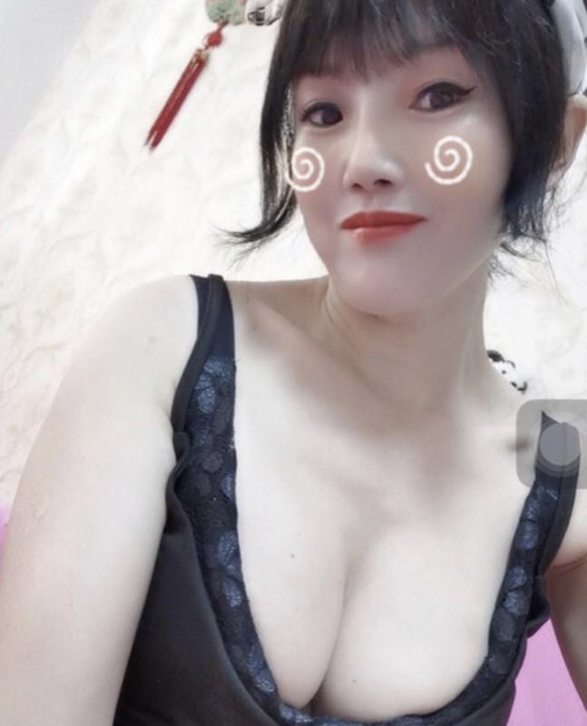 分享一个便宜骚妇 第1张