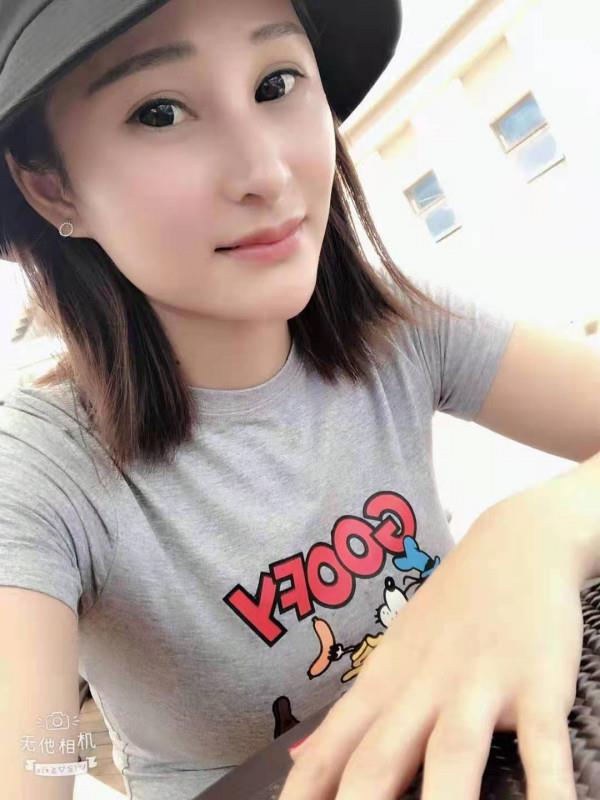 肤白貌美小姐姐 第1张