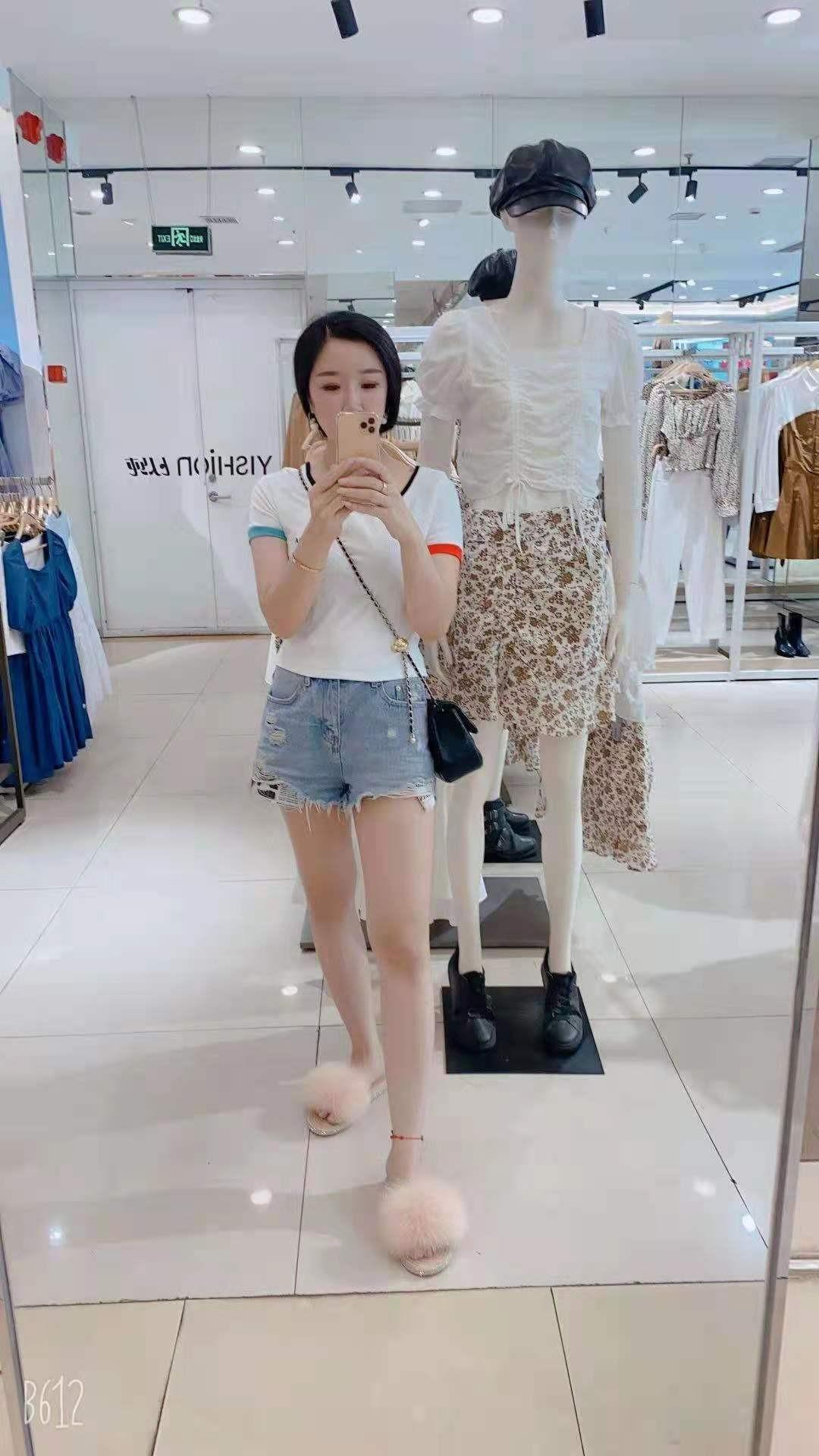 南坪一字马妹子 第2张