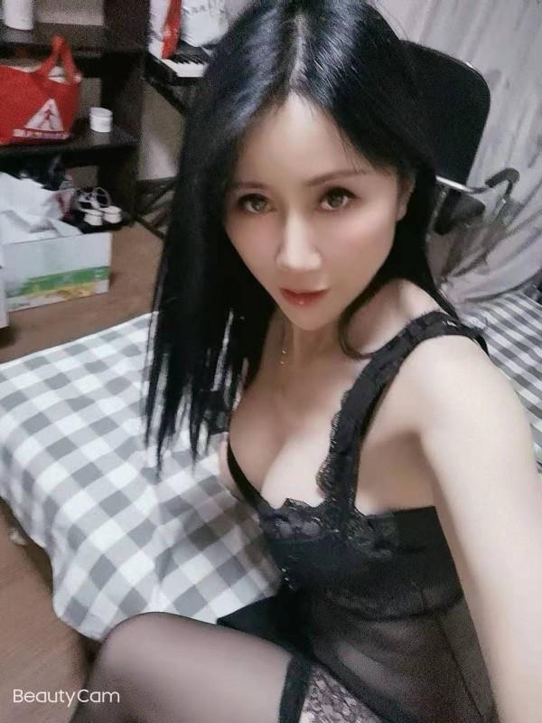 大悦城青年路地铁口 第1张