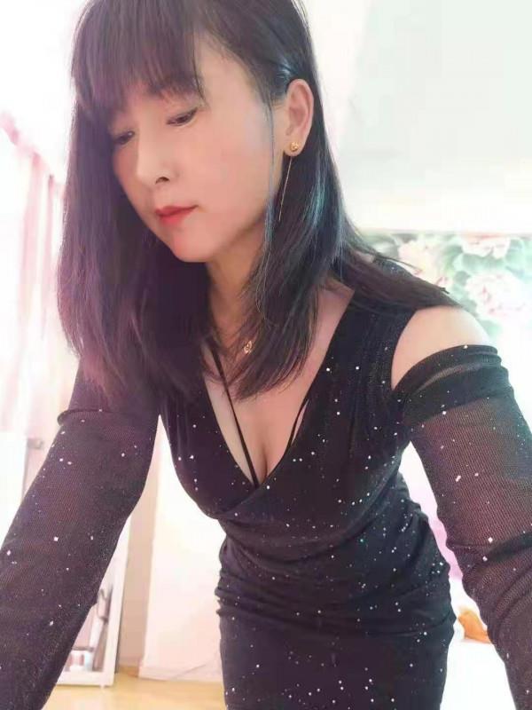 很不错的轻熟女 第1张