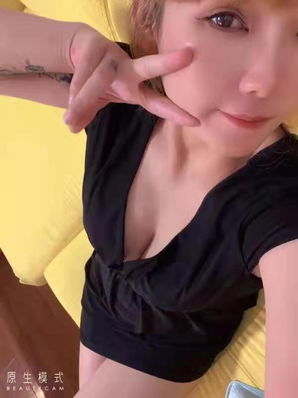 三张体验纯骚女 第3张