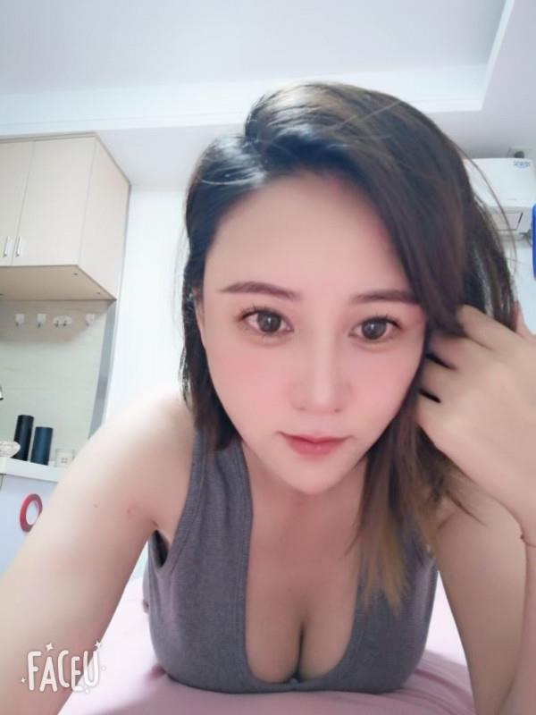 罗湖大奶少妇玫瑰 第1张