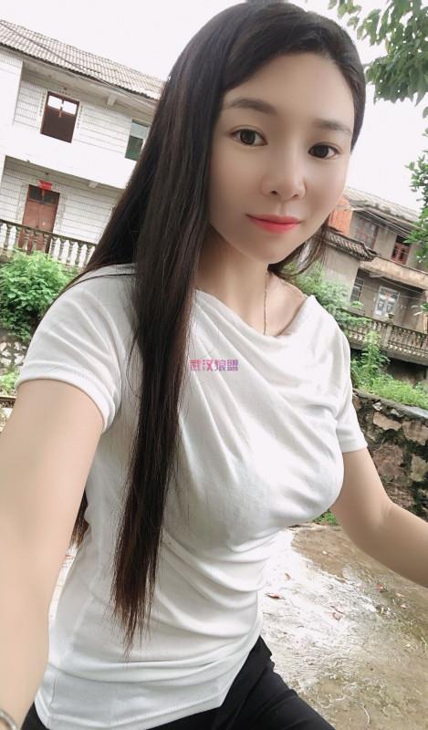 小东门肤白胸大 第1张