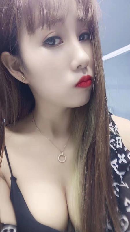 风骚大胸妹 第2张