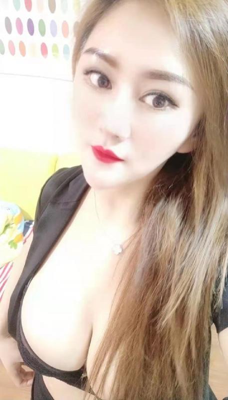 大奶少妇娜娜 第3张