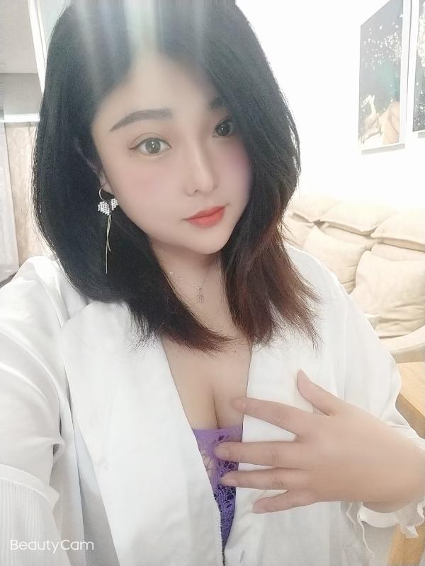 万虹广场微胖型妹子 第1张