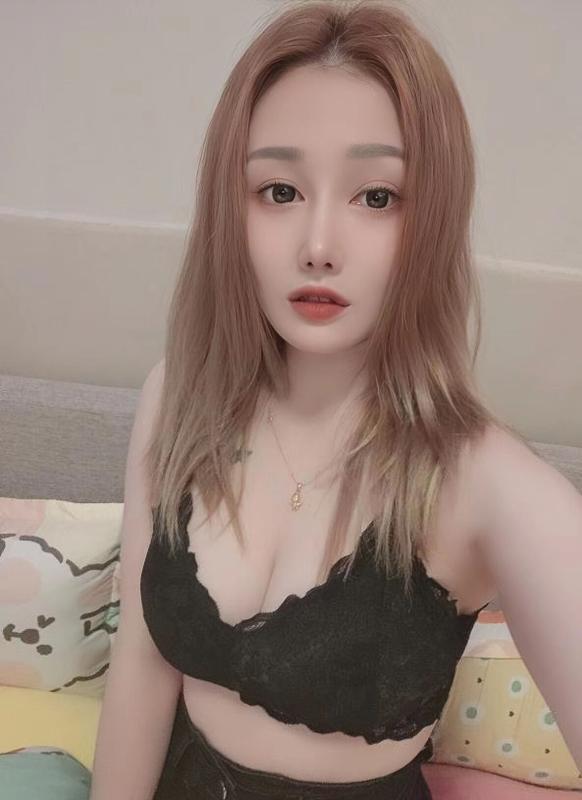 花香奶酪小姐姐 第1张