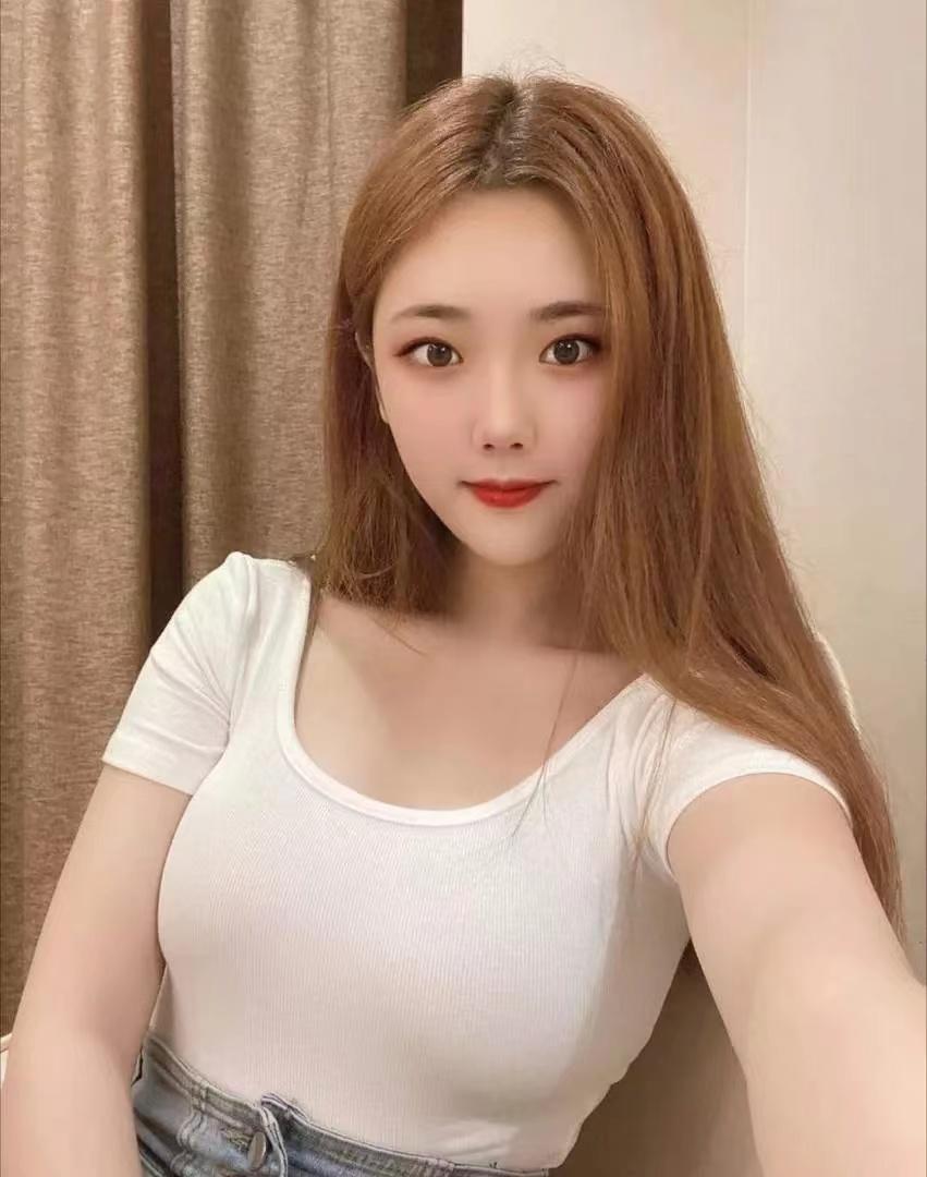 约战大胸妹,满嘴的骚话 第1张