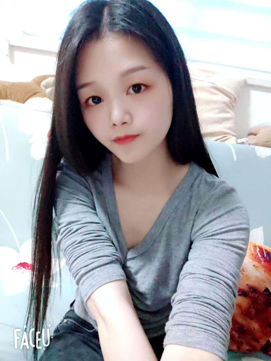 布吉地铁口妹子 第1张