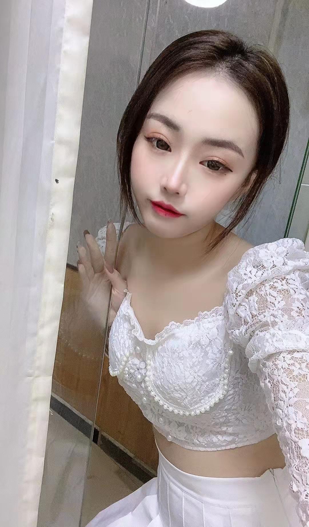 楼凤小妹服务挺好，还能车震 第1张