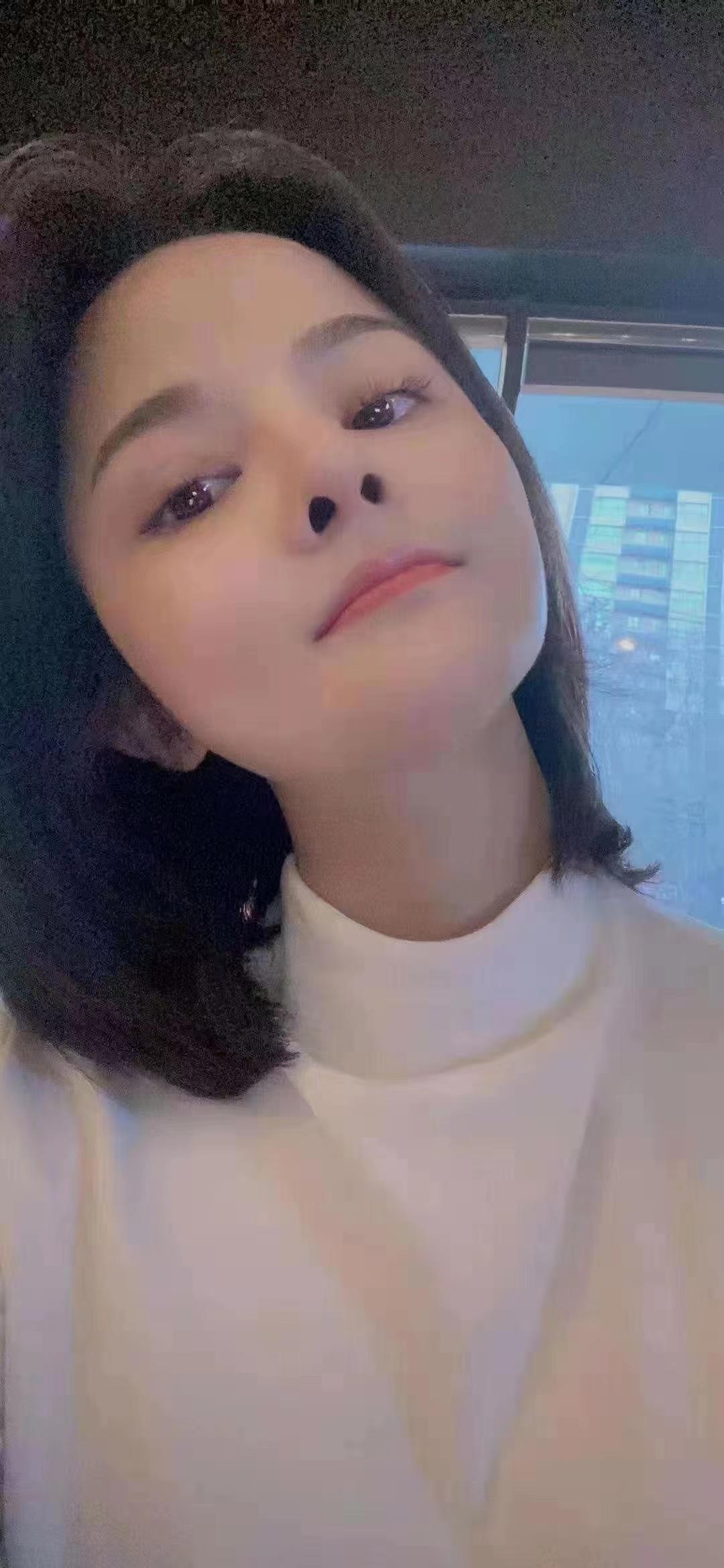 来自贵州的苗族兼职卖酒的mini小妹妹~娜娜 第3张