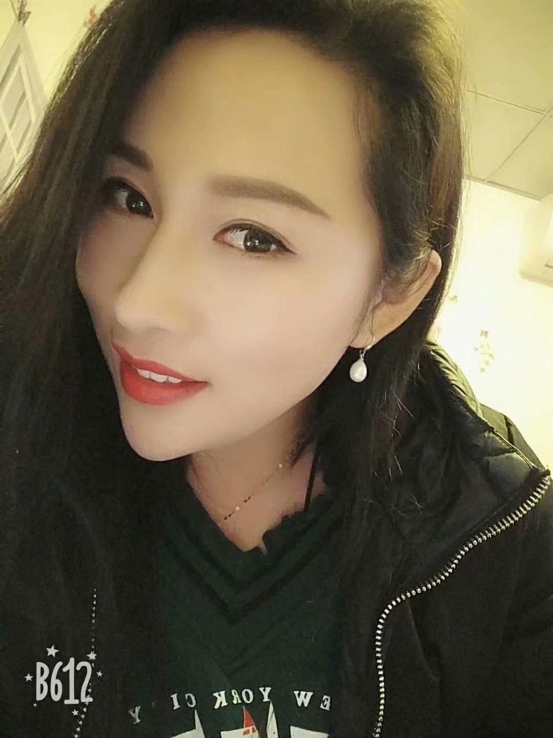 顺义自聊自做美女一只，胸丰满而坚挺 第1张