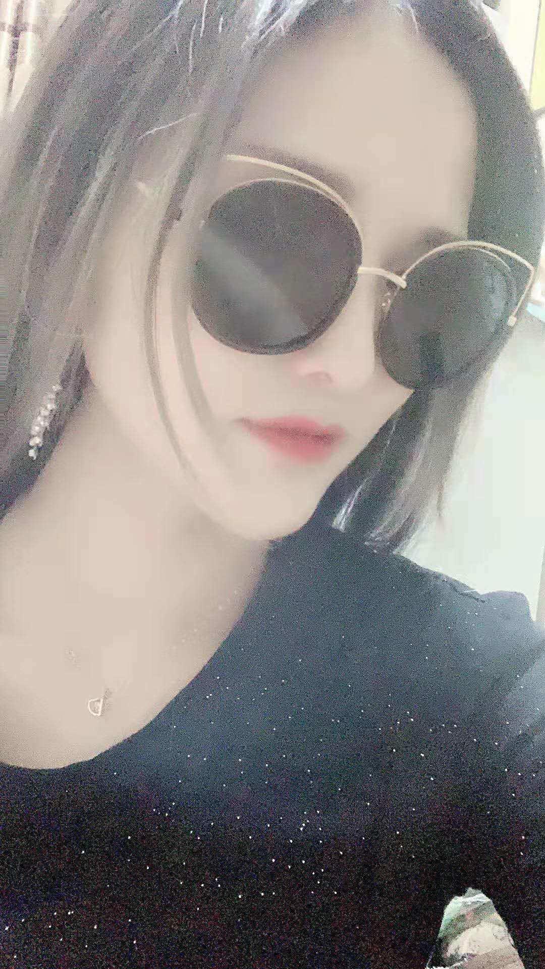性感妹纸，姿势任摆,口活不错,奶子也很大 第1张