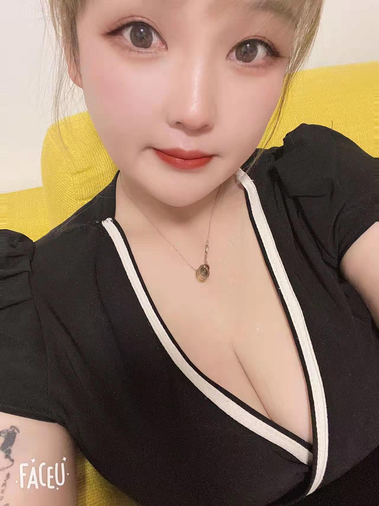 方庄风骚大奶妹，神似李小璐！ 第1张