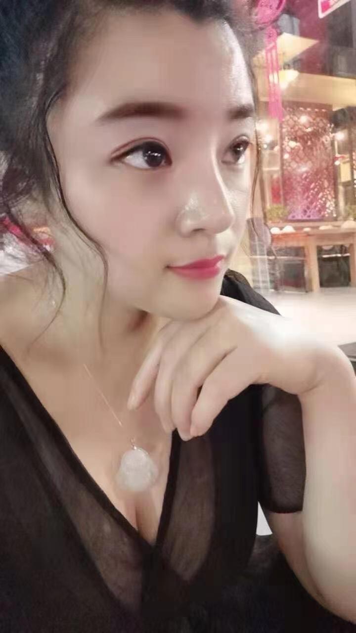 你们喜欢的粉嫩大奶骚妇，屁股肥美诱人 第2张