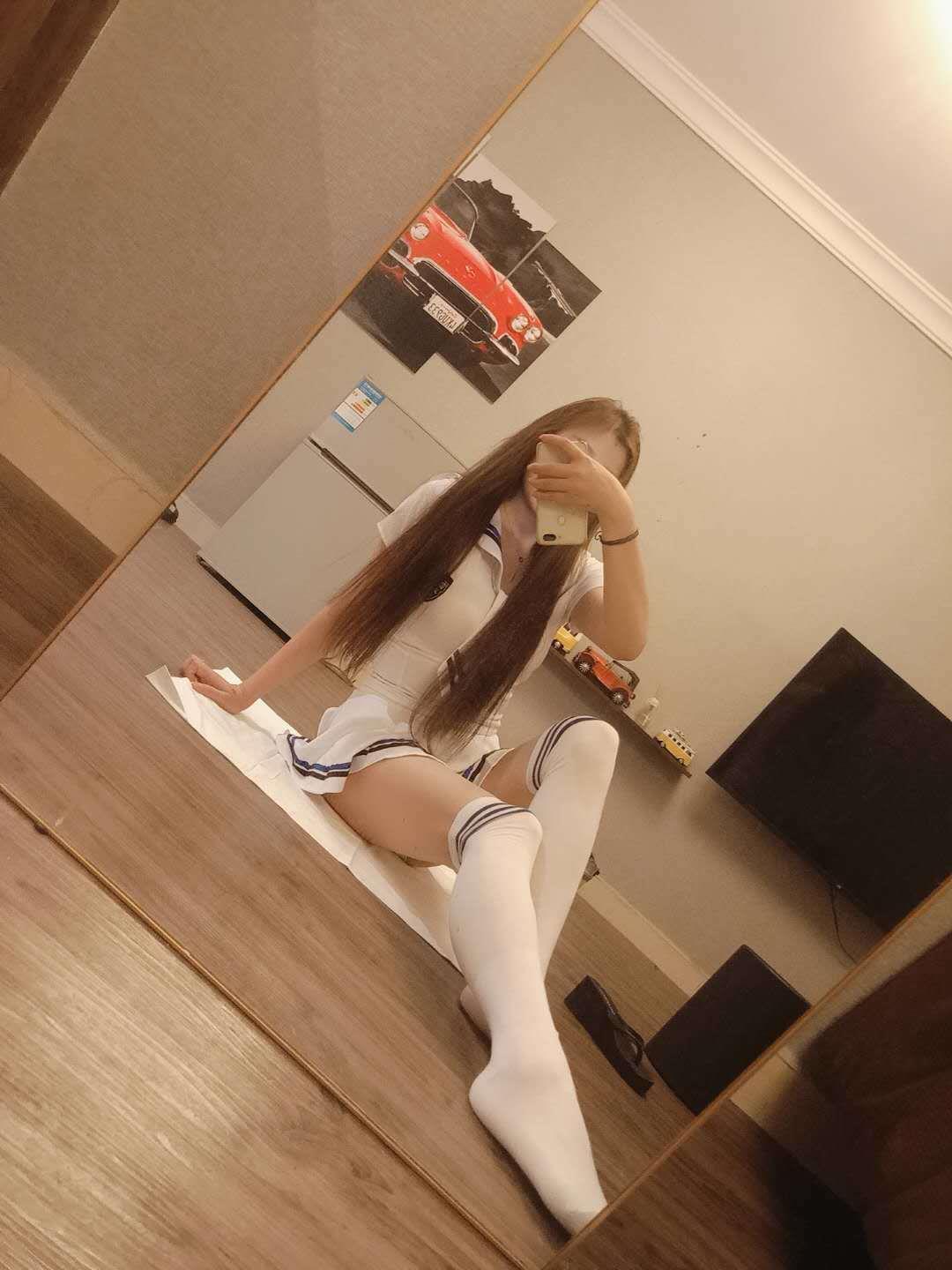 服装模特一线天的气质大美女 第1张
