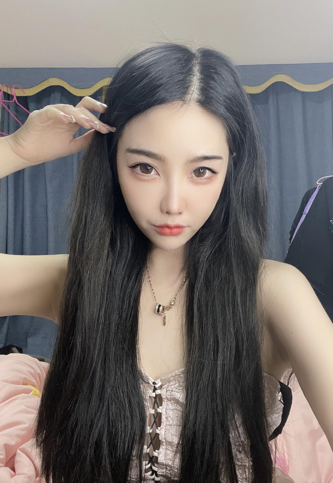 黑丝装小楠汐，温柔小妹子，下面很浅 第1张