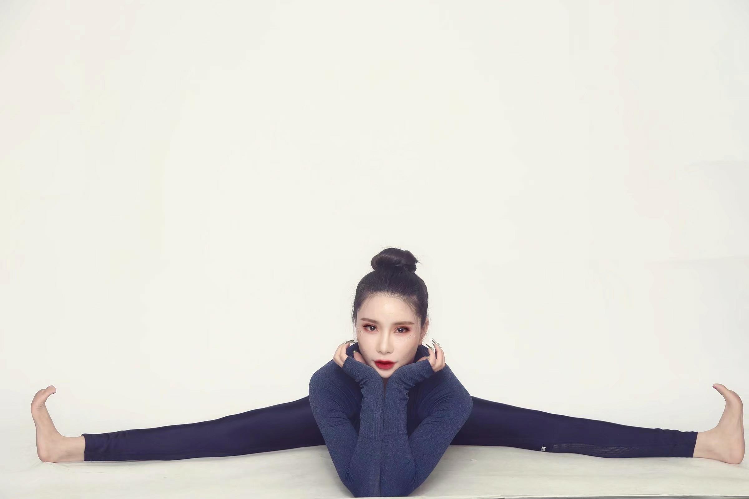 沈阳4月2日体验一字马瑜伽美女 第2张